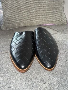 Yellow Box Novita Black Textured Slide Slip on Mules Quiet Luxury Shoes Size 9